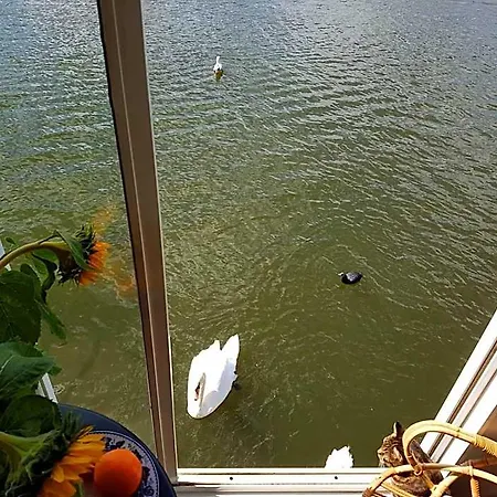 Houseboat Concordia Bed & Breakfast