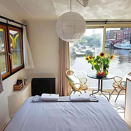 Houseboat Concordia Amsterdam
