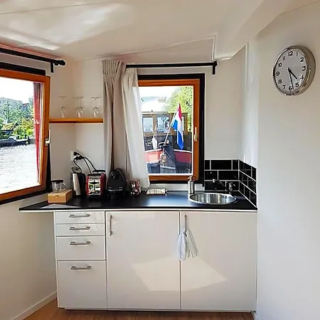 Bed & Breakfast Houseboat Concordia
