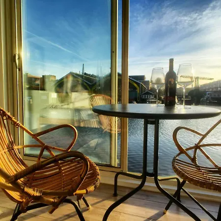 Houseboat Concordia Bed & Breakfast 3*