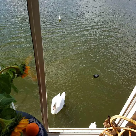 Houseboat Concordia Bed & Breakfast 3*