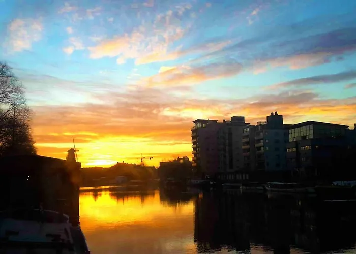 לינה וארוחת בוקר Houseboat Concordia אמסטרדם