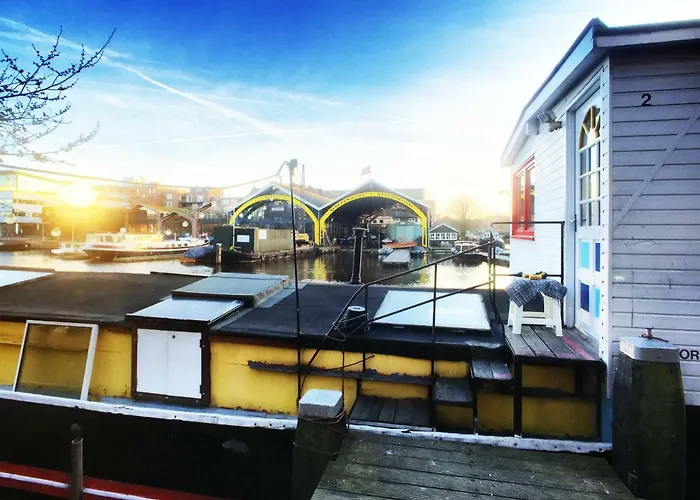 Houseboat Concordia לינה וארוחת בוקר אמסטרדם