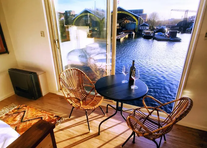 Houseboat Concordia 3*