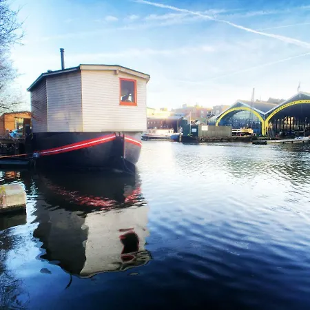 Houseboat Concordia ベッド・アンド・ブレックファスト