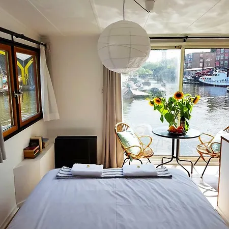 ベッド・アンド・ブレックファスト Houseboat Concordia アムステルダム